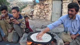 Nomadic life and baking of local bread, you are a very beautiful nomadic man