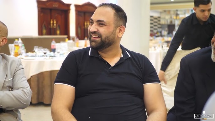 Stol ostidagi xojayinning mushukini yalaydi Yashirin kamera porno tomosha