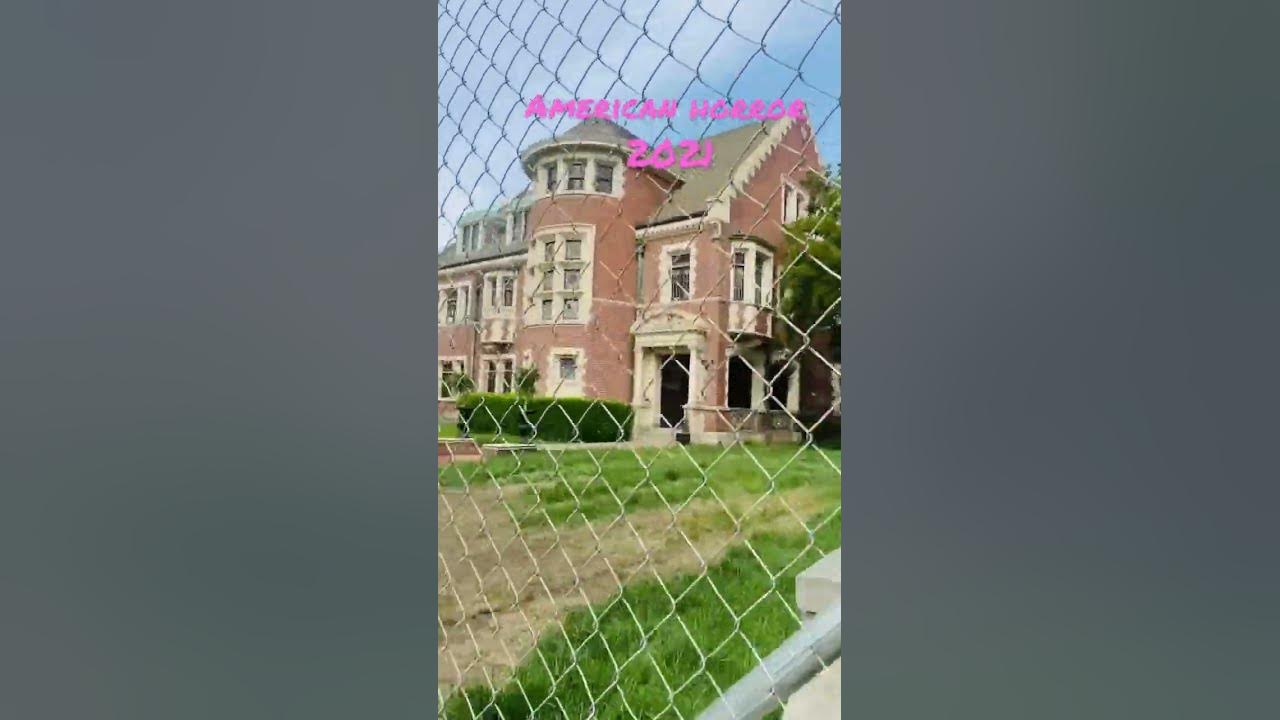 american-horror-story-house-gravesite-cemeterygates