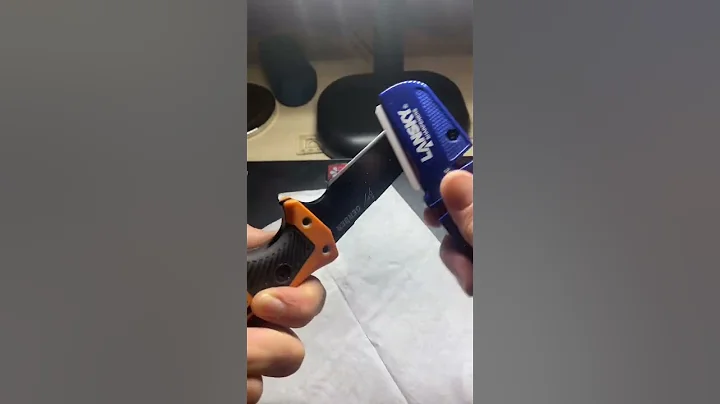 Knife sharpening in the 21st century instead of river stones - Paper slicing - Lansky QuadSharp