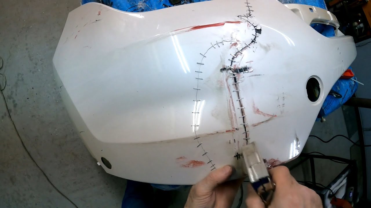 Как самому заварить разрывы на пластиковом бампере и отрихтовать крылья ...