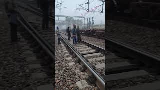 Train running without Bogie, IndianRailway, NR Moradabad Junction of UP#indianrailways #train #india