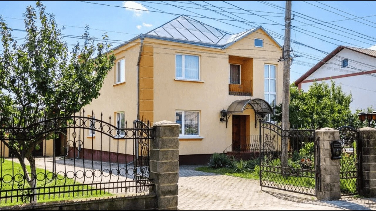 Будинок, у який закохуєшся з першого погляду! 215 м² простору та 12 соток можливостей!