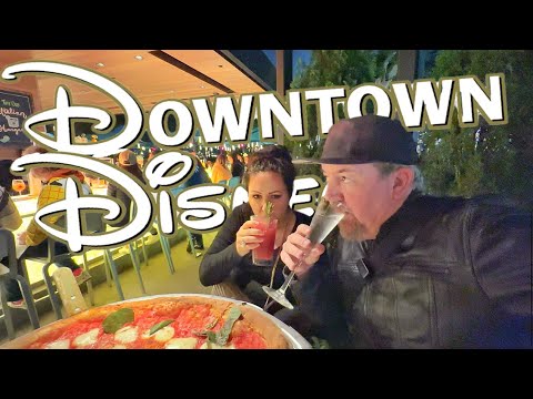 FRIDAY NITE AT DOWNTOWN DISNEY: Best Pizza at the Disneyland Resort, Crazy Crowded & Unplanned Fun