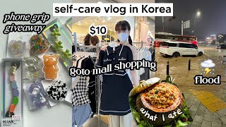 Self-Care Vlog In Korea: goto mall shopping, flood, what I ate, phone grip giveaway | Q2HAN
The first 1,000 Qtees will get a 1 month’s free trial of Skillshare: https://skl.sh/q2han08221
◐ MORE INFO ◑
📱Instagram: http://www.instagram.com/q2han
🔗Facebook: http://www.facebook.com/q2han
🐥Twitter: http://www.twitter.com/q2han
+ Yesstyle Outfit Details
\ Pajama set: http://shrsl.com/3n9xm
\ Qwon’s floral knit dress: http://shrsl.com/3o01m
\ Qjin’s sailor collar top: http://shrsl.com/3o01k
\ Qjin’s white dress: http://shrsl.com/3o01v
+ Finz Cafe
\ 4-13, Seongsuil-ro 3-gil, Seongdong-gu, Seoul
\ https://bit.ly/3QEzR89
+ Maison de Mori (kitchenware)
\ 32, Pangyo Gongwon-ro 5-gil, Bundang-gu, Seongnam-si, Gyeonggi-do
\ https://bit.ly/3QOhH3s
+ Gotomall Underground Shopping Mall
\ 194 Sinbanpo-ro, Banpo 4(sa)-dong, Seocho-gu, Seoul
+ Dusk blue cafe
\ 10, Dangsan -ro 38 -gil, Yeongdeungpo -gu, Seoul
\ https://bit.ly/3PGSjvo
+ Korean Hair Salon (Lumio beauty house)
\ Please DM Captain Housae for reservation: https://bit.ly/2xBS6lL
\ Or contact him at his kakaotalk: Dote84
\ Mention “QQ Twins” for 30% discount
\ Make sure to make a reservation for Captain to get a discount
\ 19 Bongeunsa-ro 4-gil, Gnagnam-gu, Seoul
◐ PRODUCTION ◑
+ Royalty Free Music
\ https://bit.ly/2Ud48wX
\ Listen on your favorite platform: https://bit.ly/2GGNYJR
\ Music by Mikayla Geier - Deja You - https://thmatc.co/?l=65B55972
\ Music by Mr. Jello - Passion Fruit - https://thmatc.co/?l=DD4BC747
\ Music by Kendall Tenor - Sunset - https://thmatc.co/?l=EBC3CDBA
\ Music by Remil - Peach - https://thmatc.co/?l=D7BFE009
\ Music by Naomi - Tidal Wave - https://thmatc.co/?l=072E15E9
\ Music by Mathew Rodriguez - Keeping All My Love - https://thmatc.co/?l=83E897EF
*FTC Disclaimer: This video is supported by Skillshare. All opinions and content in this video are our own, honest thoughts. Self-Care Vlog In Korea: goto mall shopping, flood, what I ate, phone grip giveaway | Q2HAN