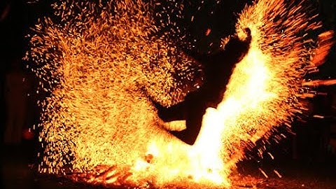 💃 Phong tục nhảy lửa độc đáo của dân tộc Pà Thẻn (Fire dances)