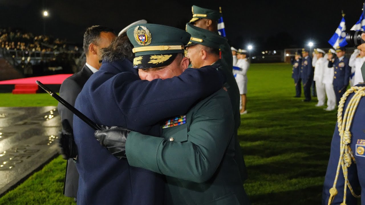 Ceremonia de ascensos, presentación y reconocimiento de Oficiales y de Insignia de FFMM y Policía