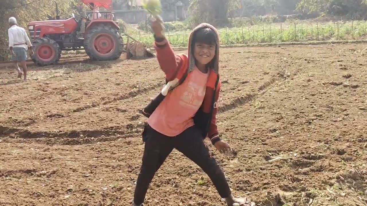 কপি জমি চাষ দেওয়া হচ্ছে 