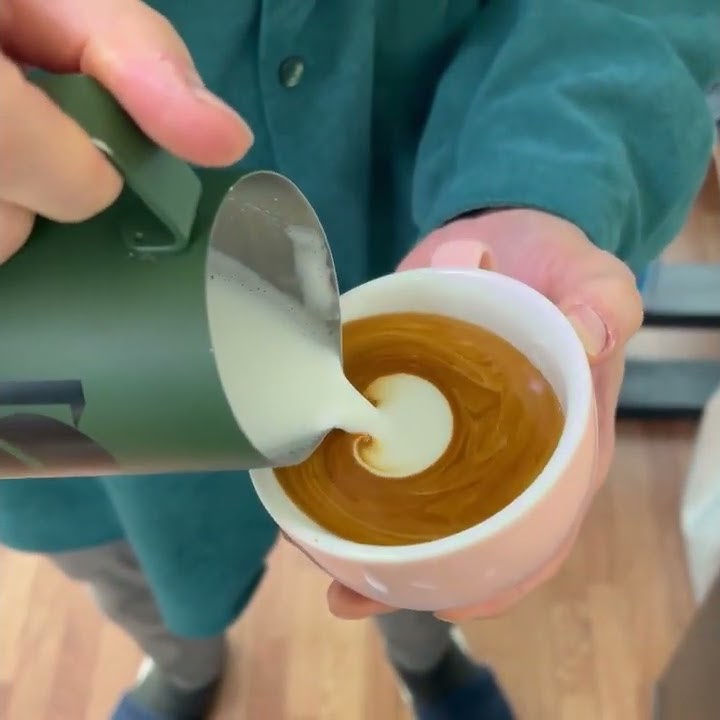 Solid Heart Latte art
