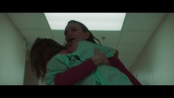 カルト教団から逃げ出した親子が信者に襲撃され、息子は謎の奇病で苦しめられるスリラー『呪われた息子の母 ローラ』予告