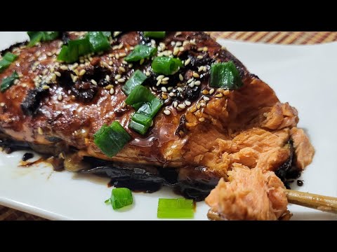 #薑燒鮭魚 甜甜鹹鹹的家常菜餚 Ginger-glazed Salmon: A Sweet and Savory Homestyle Dish