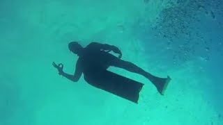 freediving alongside scuba divers