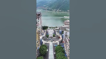 The World’s Longest Urban Escalator 😱 | China’s Vertical City