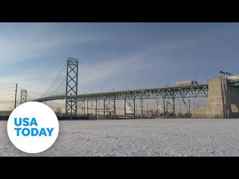 US-Canada border bridge reopens after police clear protesters | USA TODAY