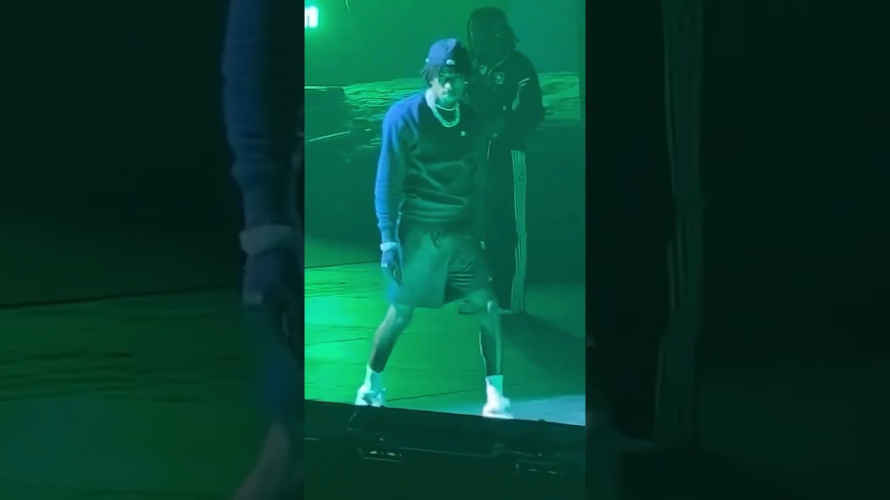 Assista a @NbaYoungBoy performs “Bring The Hook” at sold out show in Jacksonville #music no YouTube Assista a @NbaYoungBoy performs “Bring The Hook” at sold out show in Jacksonville #music no YouTube