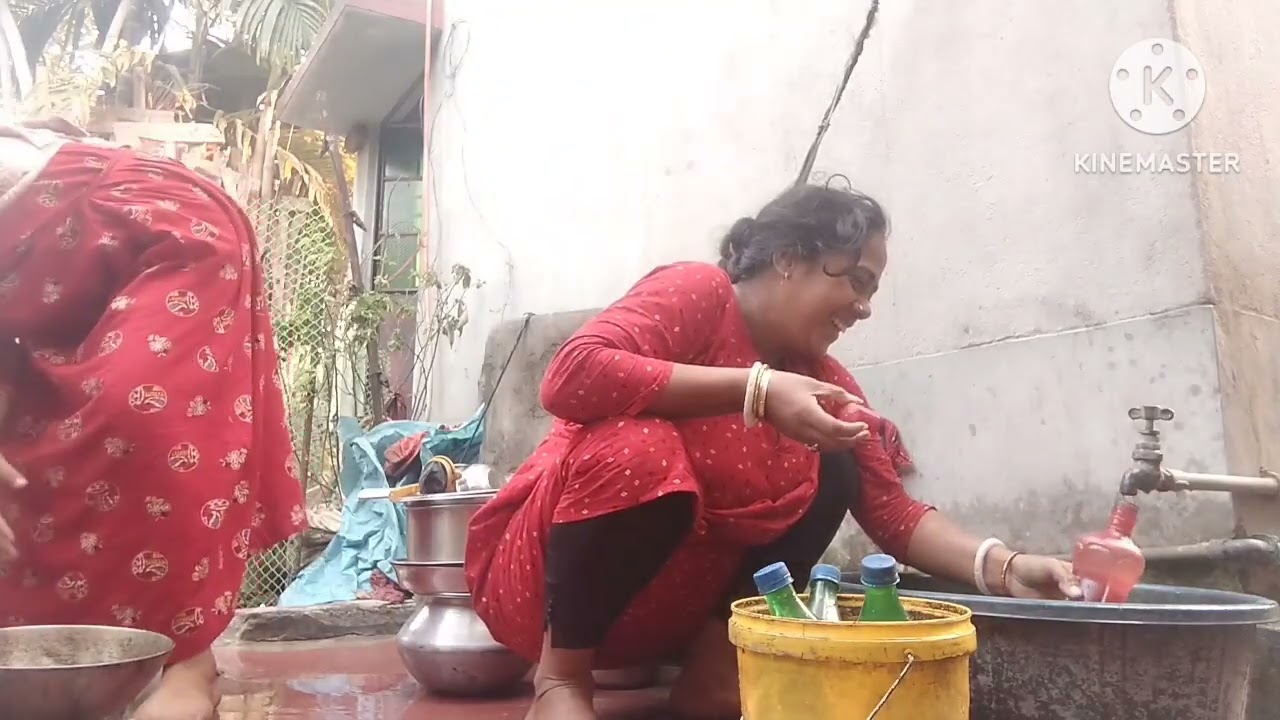 বাঁশি বিছানায় বসে কি আরম্ভ করলো🤭