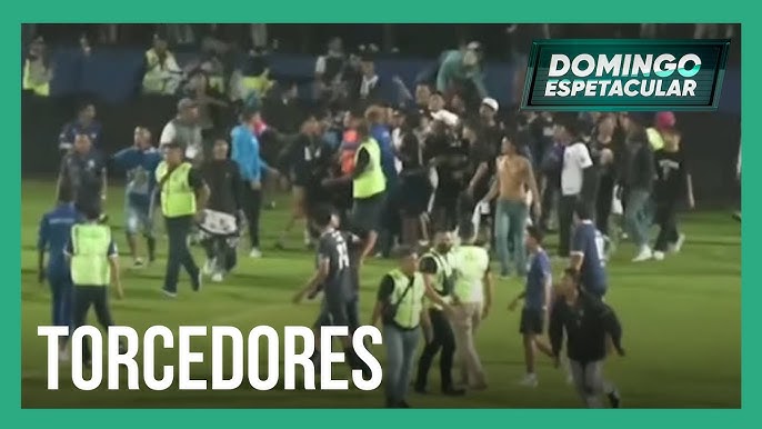 Tiroteio suspende jogo de futebol no Rio de Janeiro; veja vídeo