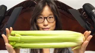 ASMR CRUNCHY CELERY (NO TALKING) ▲ Midnight Snacks