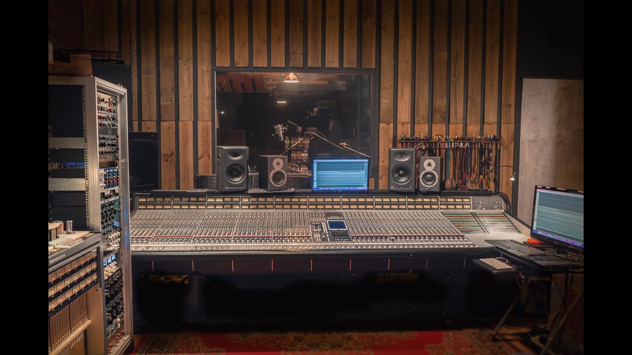 Quick tour though Foxhole Studios - Perth Recording Studio!