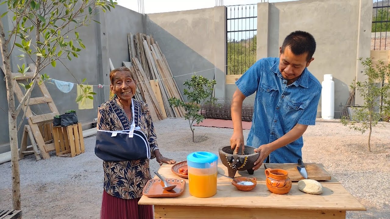 PUSE A MI HIJO ADRIAN A COCINAR UN RICO ALMUERZO MEXICANO AHORITA QUE TODAVIA NO PUEDO COCINAR BIEN