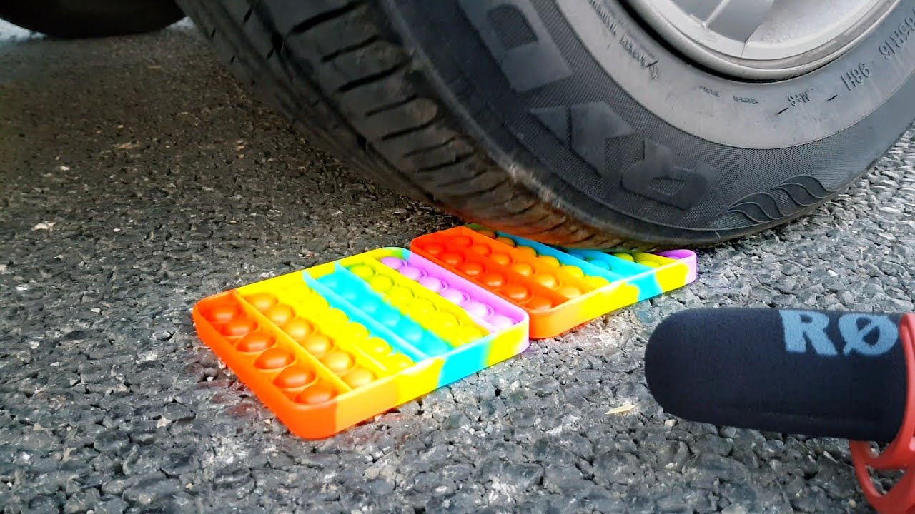 Эксперимент: Машина давит ПОП ИТ и предметы под машиной - ПОПЫТ КРАШИНГ ...