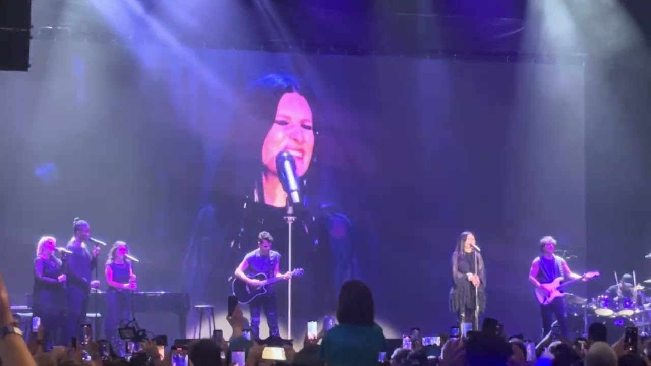 Laura Pausini - PAUPARTY 2025 - AGORA NAO/INVECE NO live @ PalaCattani, Faenza