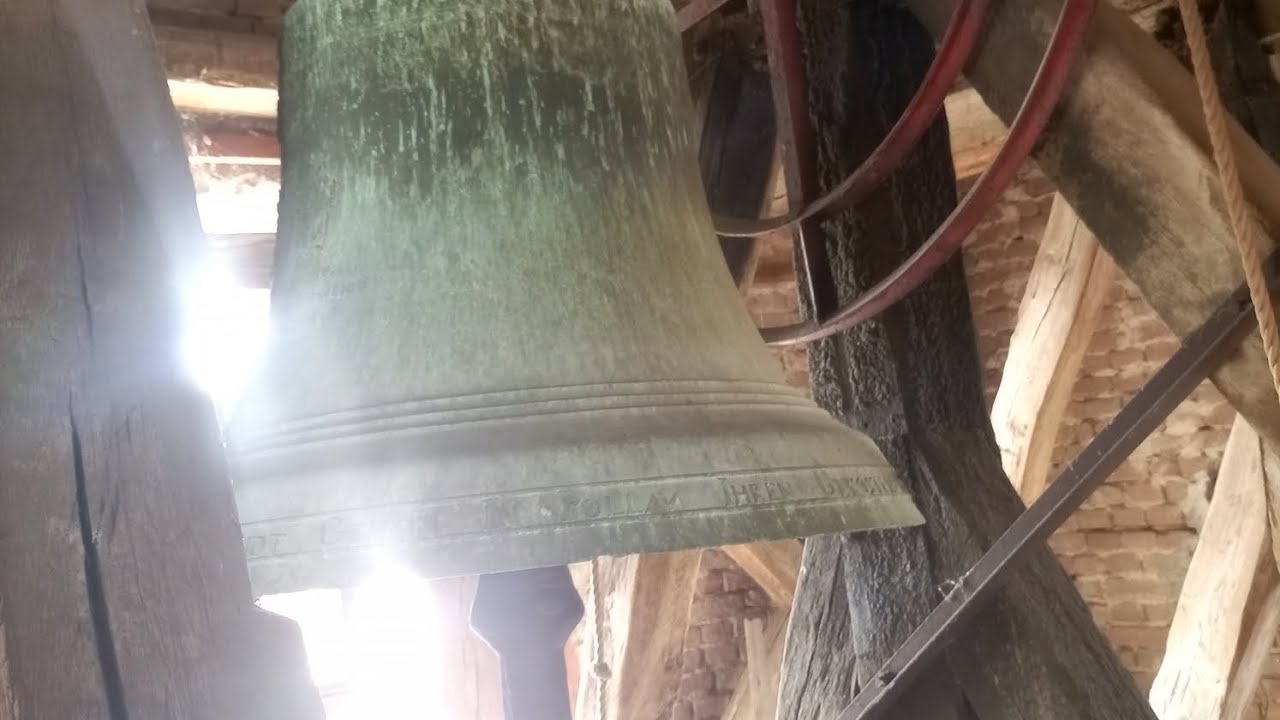 zvonění poledne v kostele sv Barbory v Pavlově u Dolních Věstonic