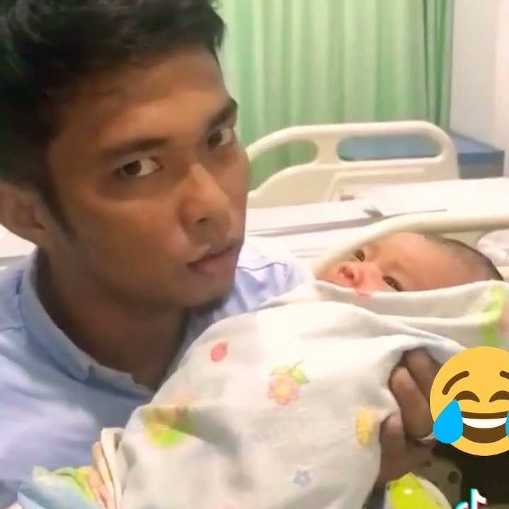 Vidio lucu ayah adzanin anak yg baru lahir lah kok takbiran #hiburan #lucu #shorts