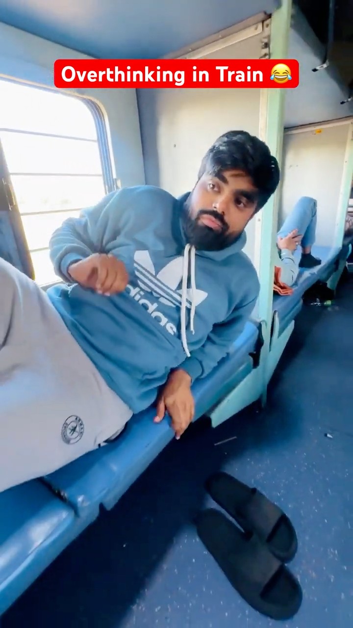 Overthinking in Train ? Chappal Chori #dushyantkukreja #shorts