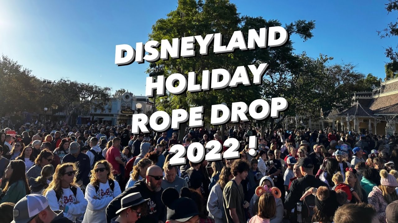 A Disneyland Holiday Rope Drop ! How crowded does it get ? - YouTube