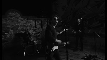 DUUNES - Delusional (Official Music Video)