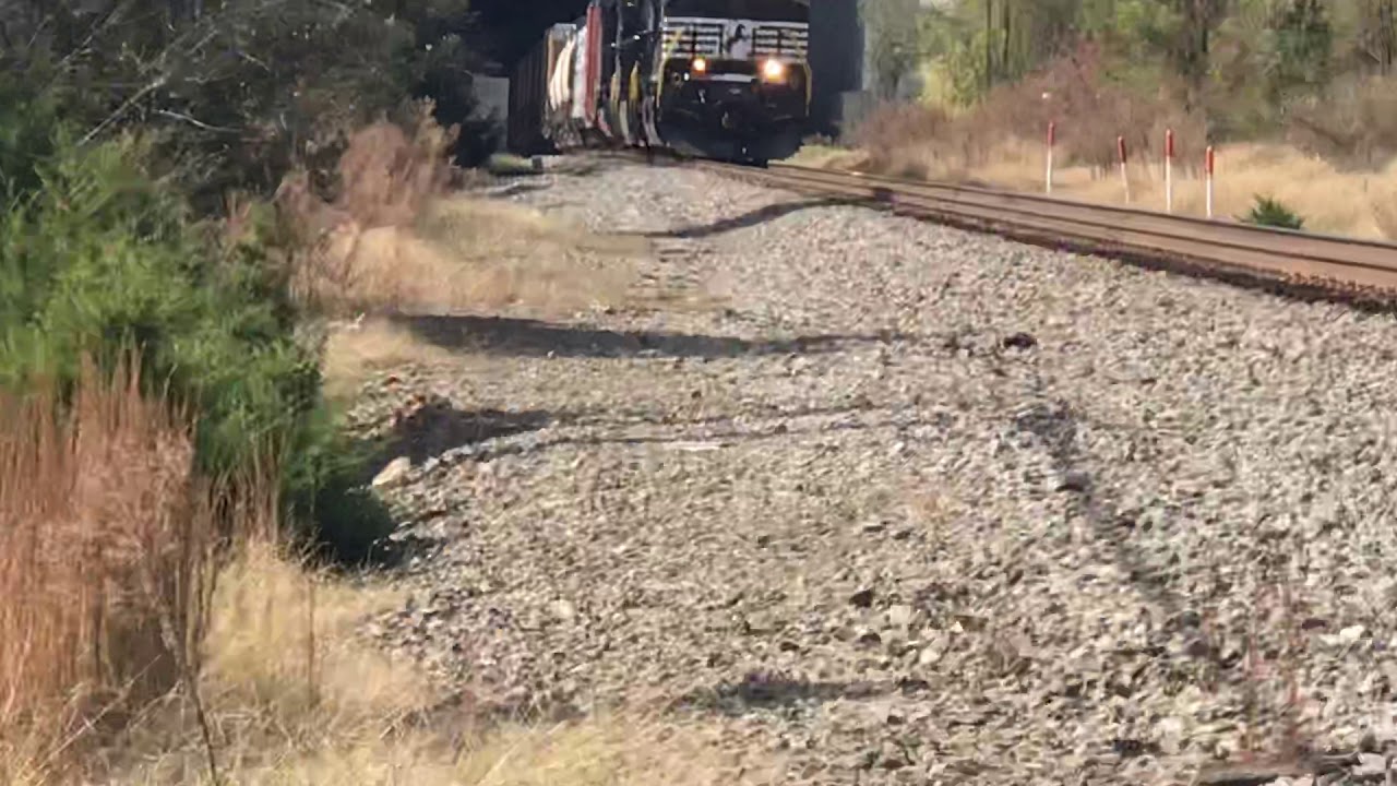NS 4252 lead NS 13R at Gainesville VA - YouTube