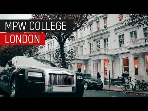 Video: Tīras līnijas un skulpturāls apjoms. Londonas modes nedēļas tendences