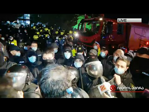 ცესკოსთან აქციის დასაშლელად წყლის ჭავლი გამოიყენეს