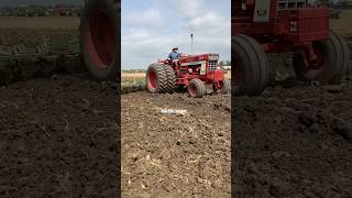 IH 1466 tractor working on tillage