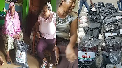 Mom Dont Cry: Foluke Daramola To Iya Awero &Other Veterans As She Gave Them Food Doing This Lockdown