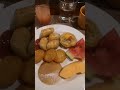 Pamahaw nga lamian adunay kape ug juice.