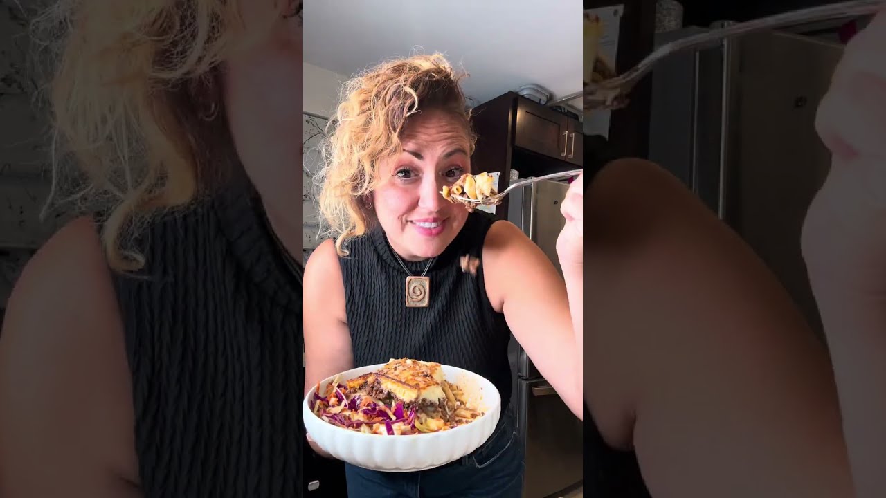 Greek traditional pastitsio & Greek cabbage salad/ Greek Sunday meal/ παστίτσιο και σαλάτα λάχανο