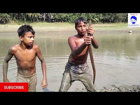 snake-funny-video-indian-village-boy