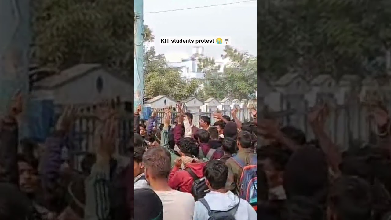 protest of KIT college varanasi
