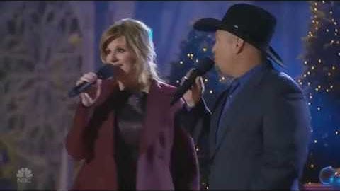 Garth Brooks & Trisha Yearwood - Baby it's cold outside