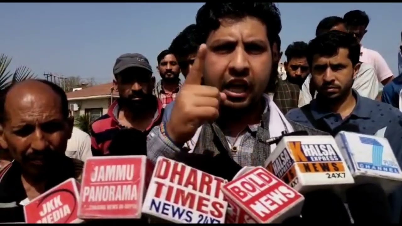 VILLAGE CHOWKIDAR DEMAND RELEASE OF WAGES II PROTEST IN JAMMU II BOLD NEWS