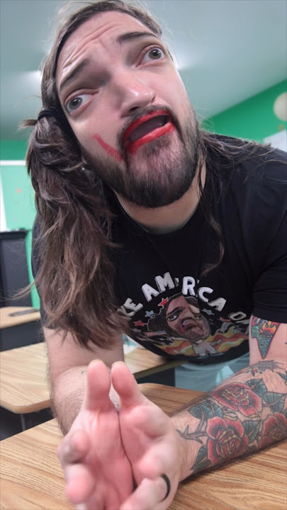 Sasha, the creepy class helper🤣