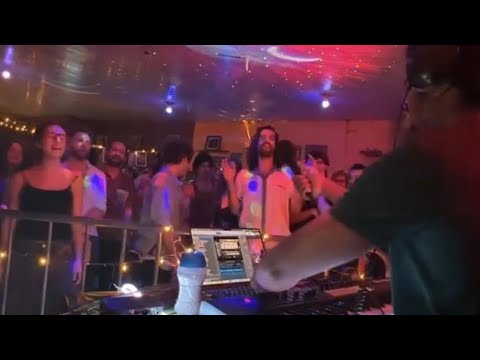 DO ANYTHING 😌✨ (turned the audience into a choir to make R&B Brazilian Funk live IN THE MOMENT 🇧🇷)