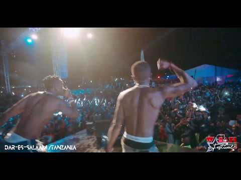 diamond-platnumz-&-wizkid-perfoming-live-babalao-(-wasafi-festival-dar-2019)