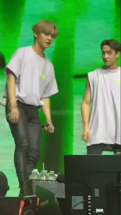 Lee know feels soo shy😜 to show his Abs in front of Chan😂#leeknow#bangchan#straykids#kpop#ytshorts