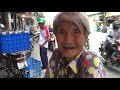 Bà Ngoại 74 Tuổi Áo Rách Đẩy Xe Bán Xôi Kiếm Vài Trăm Ngàn Giữa Trời Nắng Sài Gòn
