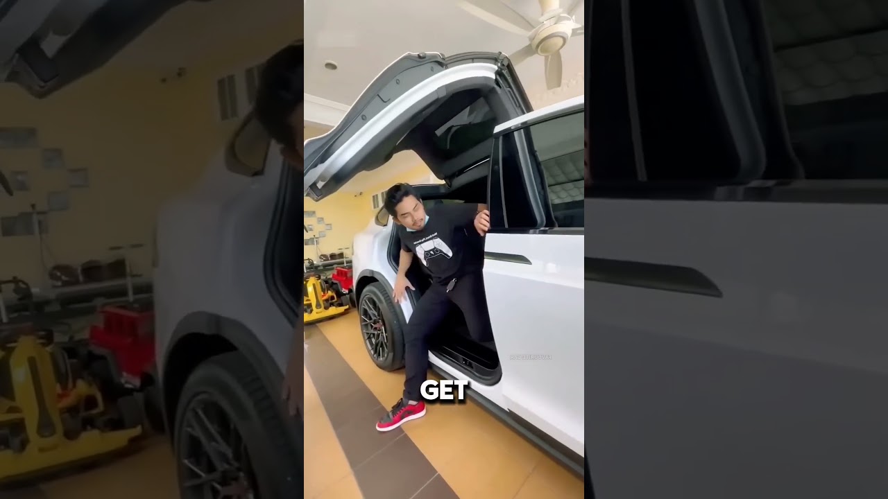 How Tesla's Falcon Wing Doors Work in Tight Parking ? 