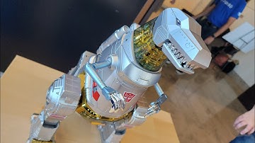 WHOA! This Transformers Grimlock transforms by himself! SDCC 2023