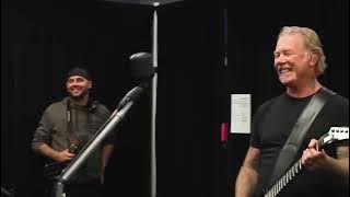 JAMES HETFIELD LAUGHS AT LARS ULRICH STRUGGLING TO PLAY AN EASY DRUM FILL